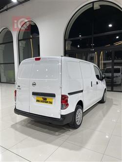 نیسان NV200